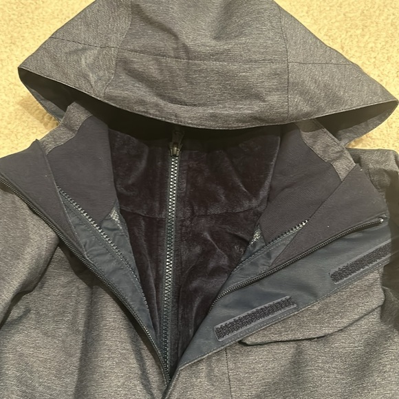 Women’s North Face Ski/Snowboard coat - Picture 12 of 15